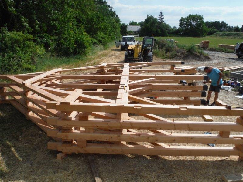 Maison en paille, avec sa couverture ardoise (49)